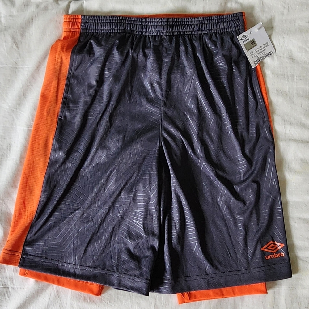 Boys Umbro shorts 16/18 NWT